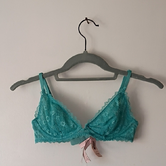 Victoria's Secret Other - Victoria's Secret Chic Lace Bralette in Turquoise